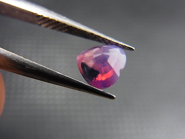 画像: ベトナムLuc Yen産シルキーサファイア・ルース（バイカラー/ハート） 0.6カラット