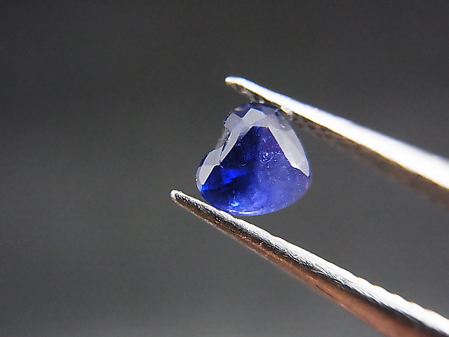 画像: ベトナムLuc Yen産シルキーサファイア・ルース（バイカラー/ハート） 0.5カラット