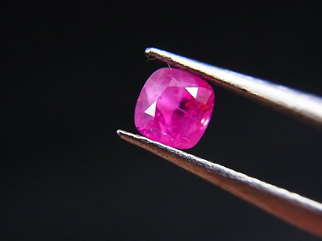 画像: ベトナムLuc Yen産ピンクサファイア・ルース 0.7カラット
