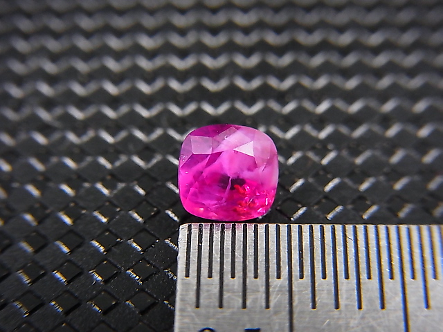 画像: ベトナムLuc Yen産ピンクサファイア・ルース 0.7カラット