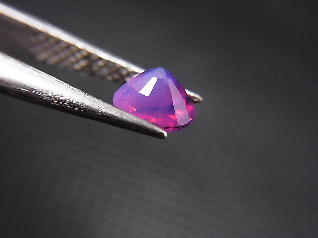 画像: ベトナムLuc Yen産シルキーサファイア・ルース（バイカラー） 0.7カラット