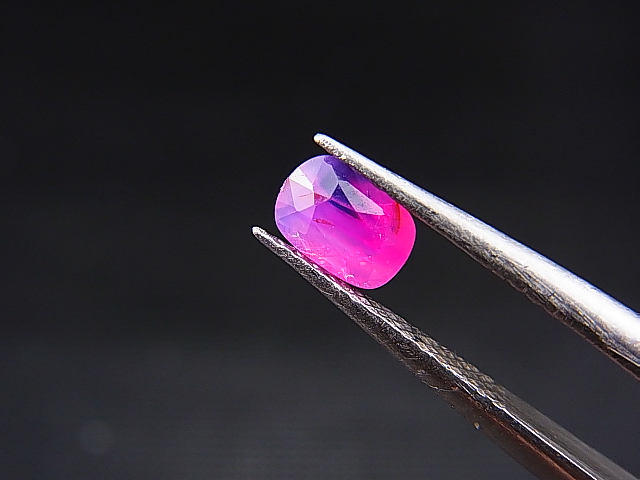 画像: ベトナムLuc Yen産シルキーサファイア・ルース（バイカラー） 0.8カラット