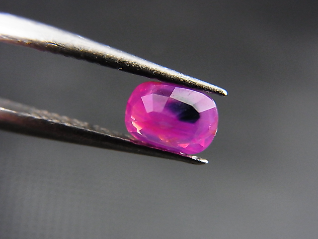 画像: ベトナムLuc Yen産シルキーサファイア・ルース（バイカラー） 0.8カラット