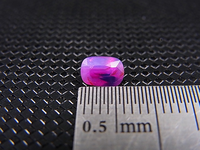 画像: ベトナムLuc Yen産シルキーサファイア・ルース（バイカラー） 0.8カラット