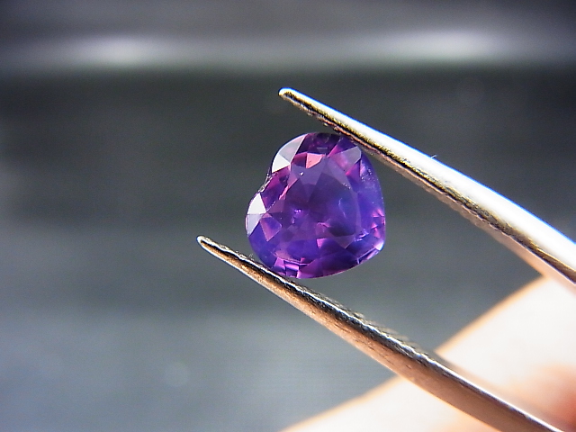 画像: ベトナムLuc Yen産シルキーサファイア・ルース（バイカラー/ハート） 0.9カラット