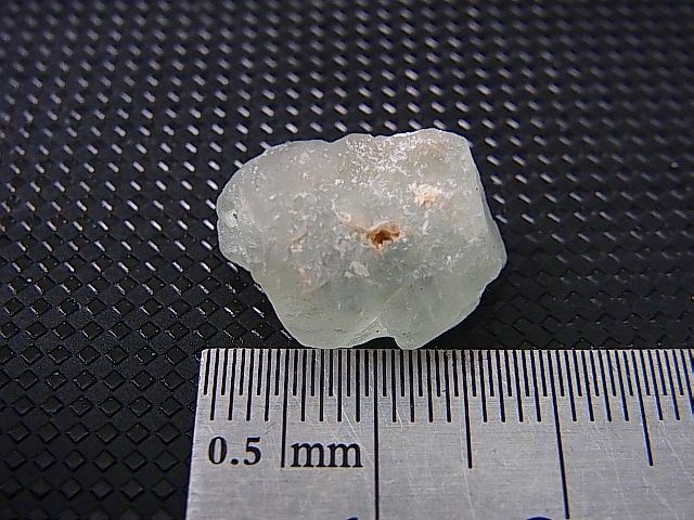 画像: パキスタン・ギルギット産「燐光」フローライト原石 3.1g