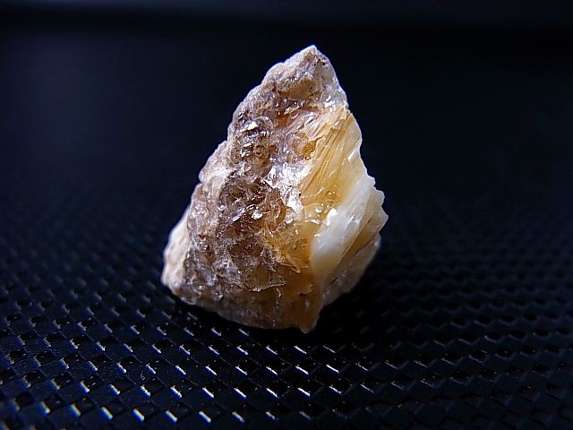 画像: Hokkaidoite北海道然別湖産蛍光オパール原石 2.6g