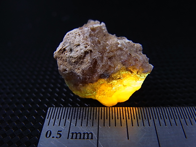 画像: Hokkaidoite北海道然別湖産蛍光オパール原石 2.6g