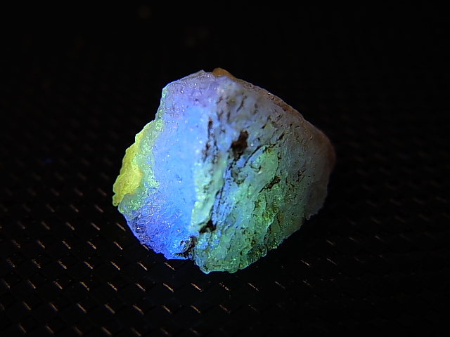 画像: Hokkaidoite北海道然別湖産蛍光オパール原石 1.5g