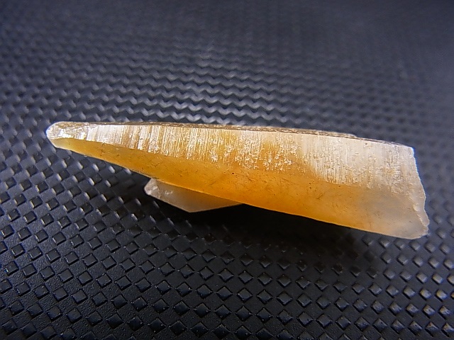 画像: 山梨県水晶峠産トレモライト入り水晶ポイント 2.9g