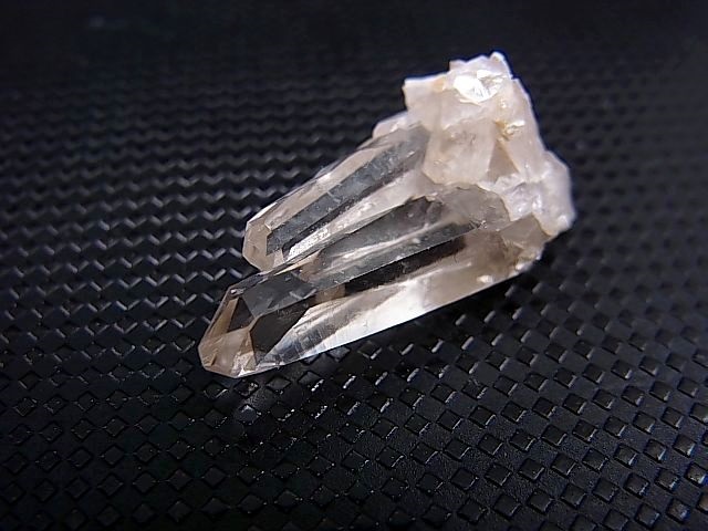 画像: 山梨県水晶峠産クリア水晶ポイント（連晶） 2.7g