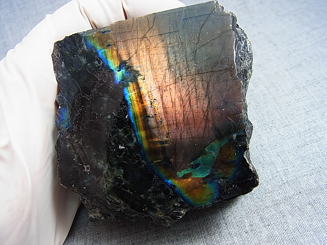 画像1: フィンランド・ユレマー産スペクトロライト（パープルヴィオラミックス）原石ブロック（1面研磨） 555.8g