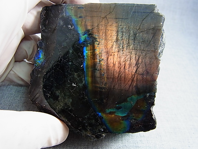 画像: フィンランド・ユレマー産スペクトロライト（パープルヴィオラミックス）原石ブロック（1面研磨） 555.8g