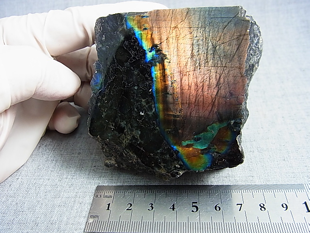 画像: フィンランド・ユレマー産スペクトロライト（パープルヴィオラミックス）原石ブロック（1面研磨） 555.8g