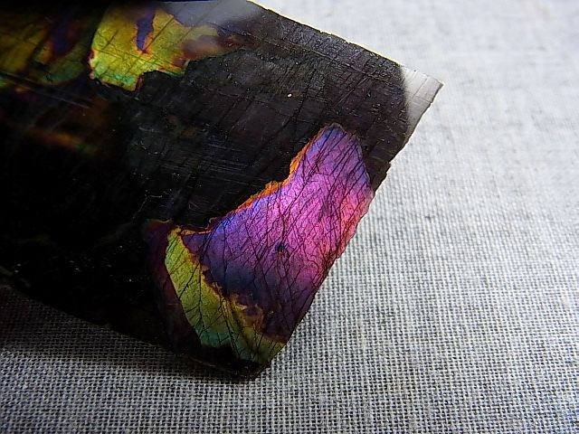 画像: フィンランド・ユレマー産スペクトロライト（パープルヴィオラミックス）研磨スライス 28.7g