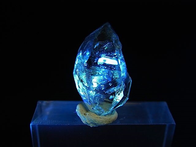 画像: パキスタン・クエッタ産蛍光オイル入りＤＴ水晶 2.2g