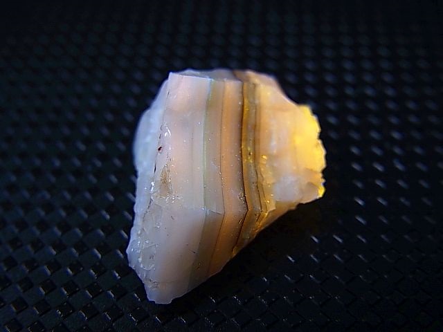 画像: Hokkaidoite北海道然別湖産蛍光オパール原石 1.5g