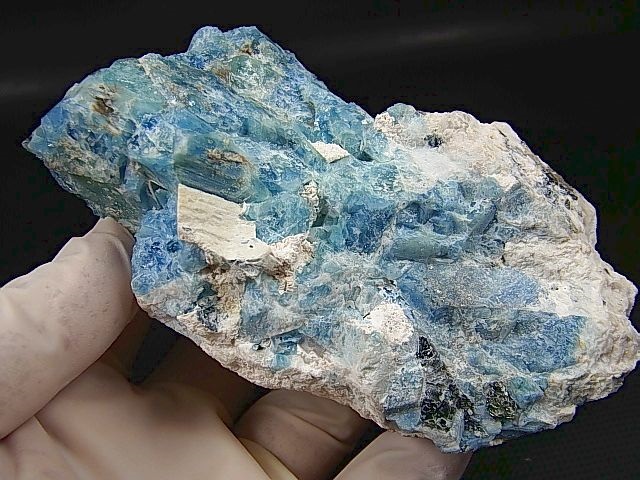 画像1: キャビネットサイズ：ベトナム・タインホア産アクアマリン/カオリナイト原石（マッシブ） 251.0g