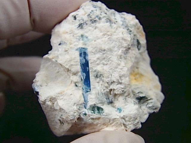 画像1: ベトナム・タインホア産宝石品質アクアマリン付きカオリナイト 48.8g