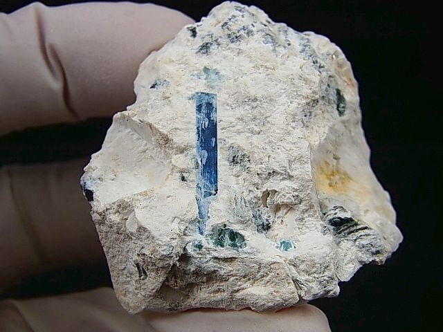 画像: ベトナム・タインホア産宝石品質アクアマリン付きカオリナイト 48.8g