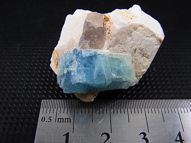 画像: ベトナム・タインホア産アクアマリン/水晶付き長石 22.5g