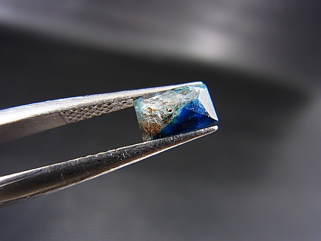 画像: ジンバブエ産ユークレース・ルース（バイカラー）  0.6カラット