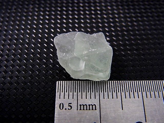 画像: パキスタン・ギルギット産「燐光」フローライト原石 2.0g