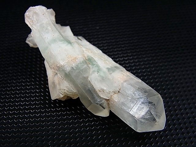 画像: マダガスカル産フックサイトイン水晶ポイント（グリーンファントム/連晶） 21.7g