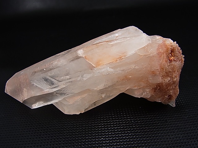 画像: キャビネットサイズ：マダガスカル産ピンク水晶（連晶） 219.5g