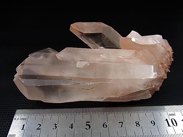 画像: キャビネットサイズ：マダガスカル産ピンク水晶（連晶） 219.5g