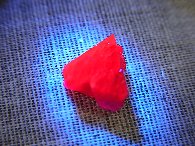 画像: ミャンマー・モゴック産宝石質レッドスピネル結晶（双晶） 3.3カラット