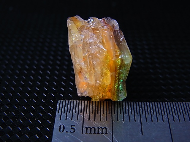 画像: Hokkaidoite北海道然別湖産蛍光オパール原石 2.1g