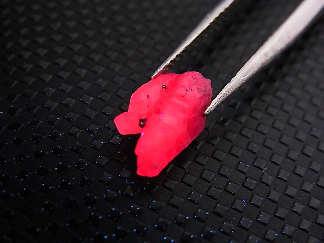 画像: ベトナムLuc Yen産シルキーサファイア原石（犬牙型/連晶） 2.5カラット