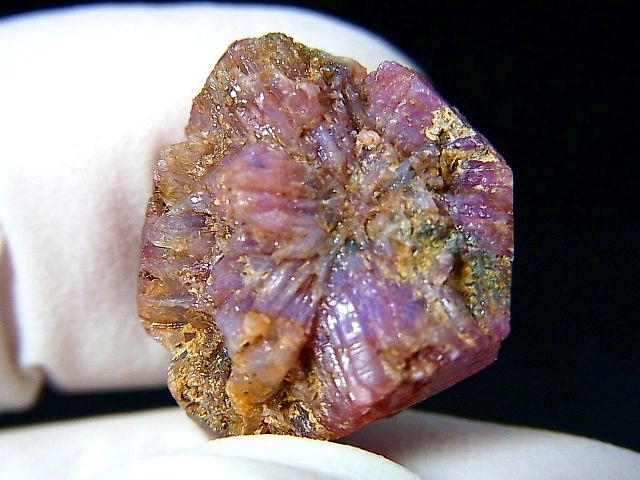 画像: ベトナムLuc Yen産トラピチェ結晶原石（シルキーピンクサファイア） 27.3カラット