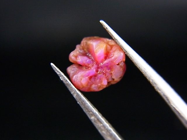 画像1: ベトナムLuc Yen産トラピチェ結晶原石（シルキーピンクサファイア） 1.9カラット