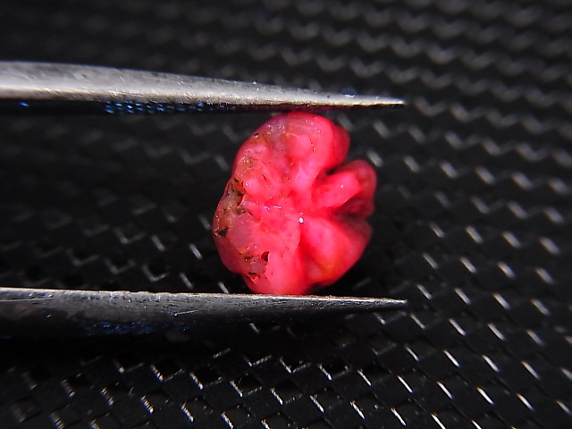 画像2: ベトナムLuc Yen産トラピチェ結晶原石（シルキーピンクサファイア） 1.9カラット