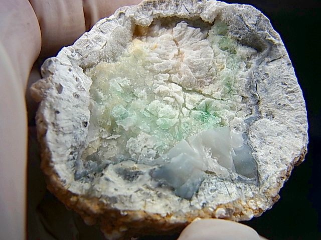 画像: 栃木県産フローライト入り石灰岩ノジュール（2ピースセット） トータル 175.3g