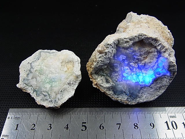 画像: 栃木県産フローライト入り石灰岩ノジュール（2ピースセット） トータル 175.3g