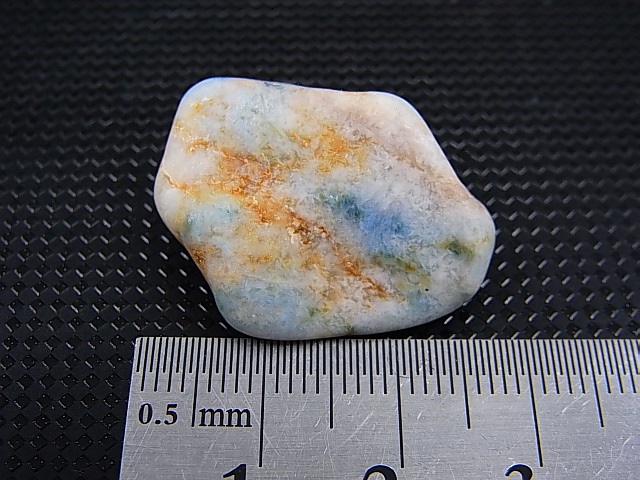 画像: 糸魚川入りコン沢産青ひすい原石 8.3g