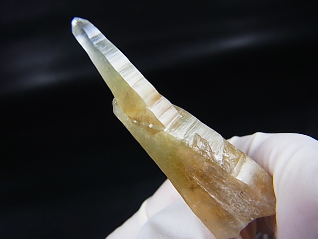 画像2: 山梨県水晶峠産トレモライト入り水晶ポイント（曲がり水晶） 6.6g