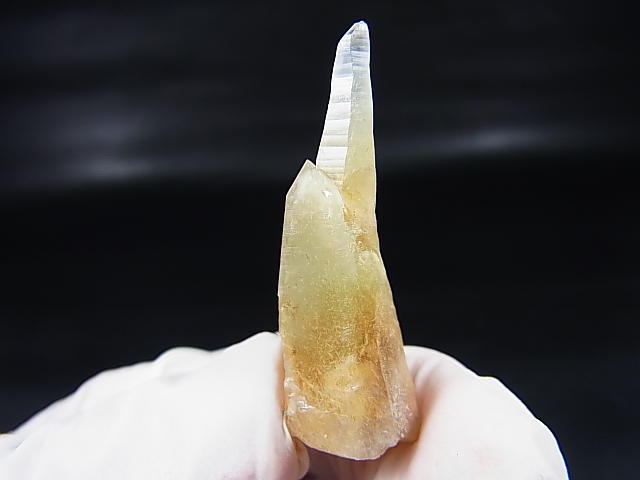 画像: 山梨県水晶峠産トレモライト入り水晶ポイント（曲がり水晶） 6.6g