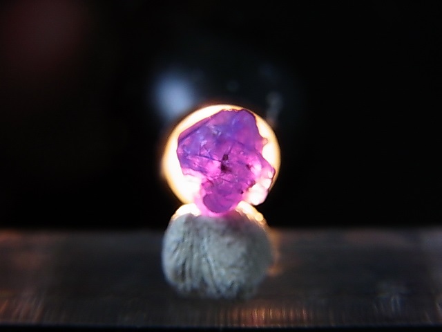 画像: ベトナムLuc Yen産コバルトスピネル原石結晶（蛍光/カラーチェンジ） 0.8カラット