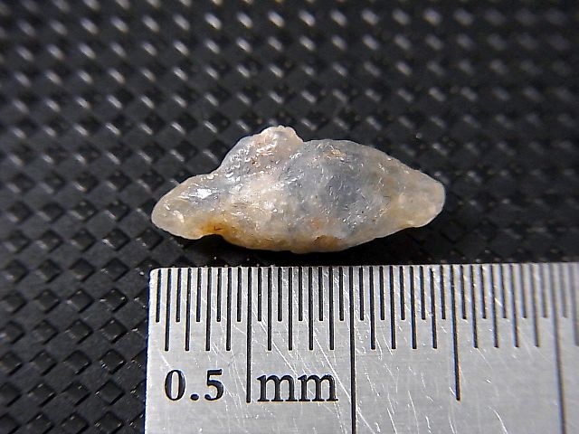 画像: ミャンマー・モゴック産ホワイトサファイア原石（犬牙型ＤＴ） 2.9カラット