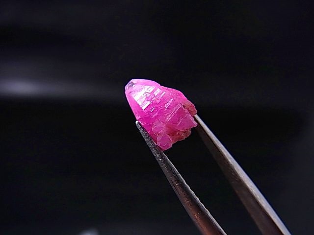 画像: ベトナムLuc Yen産シルキーサファイア原石（犬牙型） 2.0カラット