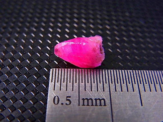 画像: ベトナムLuc Yen産シルキーサファイア原石（犬牙型） 2.0カラット