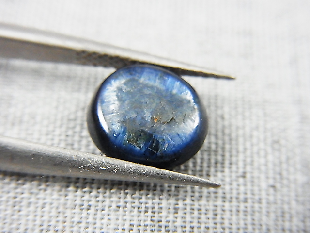画像: ベトナムLuc Yen産トラピチェ結晶原石（自然研磨サファイア） 3.8カラット