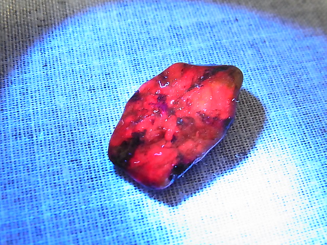 画像2: ベトナムLuc Yen産トラピチェ結晶原石（自然研磨サファイア） 18.0カラット