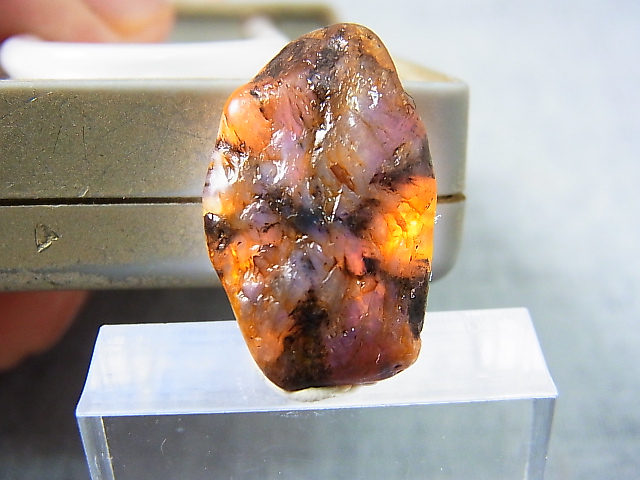 画像: ベトナムLuc Yen産トラピチェ結晶原石（自然研磨サファイア） 18.0カラット