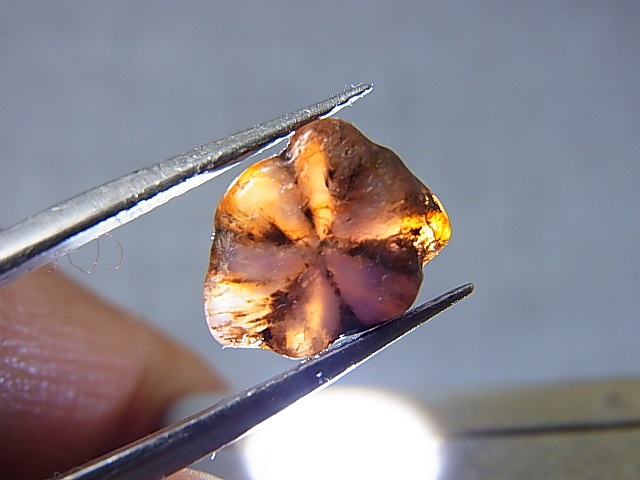 画像: ベトナムLuc Yen産トラピチェ結晶原石（自然研磨サファイア） 3.6カラット