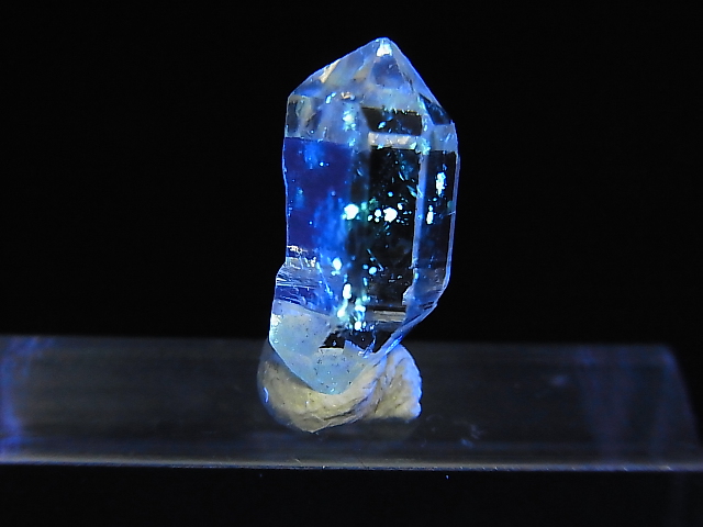 画像2: ニューヨーク・ハーキマーダイヤモンド（水晶）ＤＴポイント（蛍光オイル入り） 0.7g